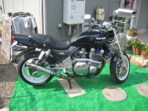 2010 0824 03 300x225 雨対策でバッタモン芝生