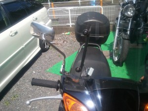 2011 07 05 13.48.32 300x225 スペイシー100のミラーが折れてしまったからメンテ