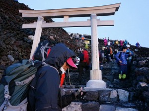 2013 07 16 0422 300x225 富士登山2013　吉田ルート　登り