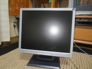 2014 0317 01 300x225 MITSUBISHI DISPLAY（RDT204WM S）中古品を購入　ディスプレイ「BenQ」が壊れた