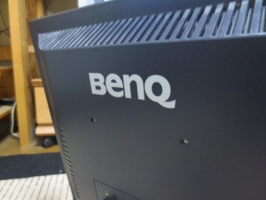 2014 0317 02 300x225 MITSUBISHI DISPLAY（RDT204WM S）中古品を購入　ディスプレイ「BenQ」が壊れた