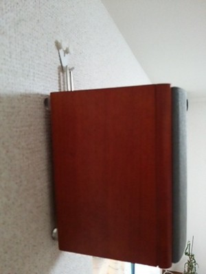 DSC 0185 300x400 サラウンドスピーカーを壁掛けにDIY