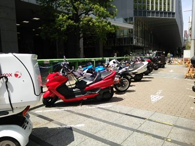 DSC 0021 400x300 ヨドバシカメラ（新宿西口本店）に一番近いバイク駐車場/駐輪場