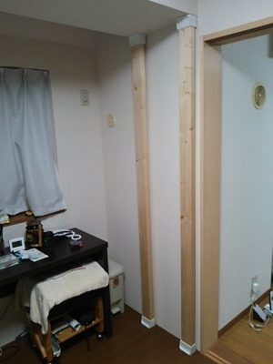 DSC 0052 300x400 ディアウォールで本棚をDIY　ポイントは低価格の棚板　その3