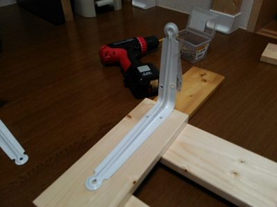 DSC 0078 400x300 ディアウォールで本棚をDIY　ポイントは低価格の棚板　その3