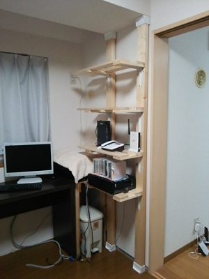 DSC 0085 300x400 ディアウォールで本棚をDIY　ポイントは低価格の棚板　その3