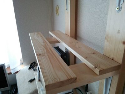 DSC 0098 400x300 ディアウォールで本棚をDIY　ポイントは低価格の棚板　その3