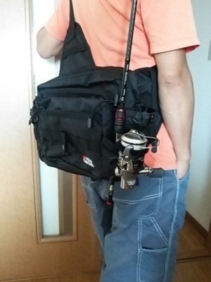 DSC 0072 300x400 Abu Garcia(アブ・ガルシア)ワンショルダーバッグ2 バス釣り用に買いました