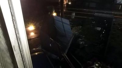 DSC 0093 400x225 台風24号が小屋を吹っ飛ばし、我が家の車が危うく下敷きに