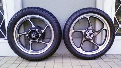 0930 01 400x225 ヤフオクにゼファー1100のホイールを出品