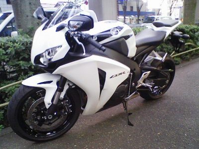 2008 0902 04 400x300 HONDA CBR1000RR（08モデル）インプレッション