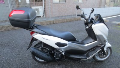 IMG 0525 400x225 YAMAHA Nmax125に社外リアキャリアを取り付け、大型リアボックス（46L）装着