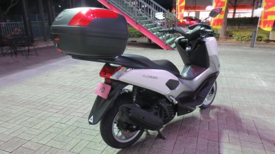 IMG 0537 400x225 YAMAHA Nmax125に社外リアキャリアを取り付け、大型リアボックス（46L）装着