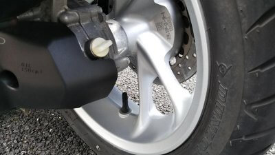 DSC 0088 400x225 納車後、初めて洗車したYAMAHA NMAX125　やっぱアレが必要かな