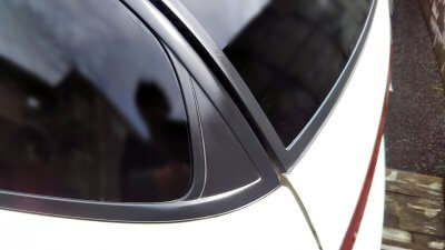 DSC 0227 400x225 車の劣化したゴム製の窓枠をメンテナンス　アコードワゴン（CH9）