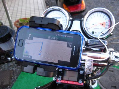 2011 0102 006 400x300 YAMAHA NMAX125　スマホホルダー＆ハンドル クランプバー　「迷わぬ先のナビ」的な