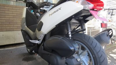 IMG 0810 1 400x225 YAMAHA NMAX125　写真撮影中に駐輪場でコケた　その代償はいかがなものか