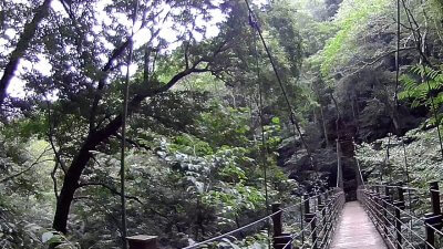 vlcsnap 2020 10 08 13h21m27s262 400x225 高尾山 稲荷山コース登山　登頂後は４号路でビアガーデンに