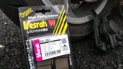 DSC 0197 400x225 YAMAHA NMAX125　前後のブレーキパッド（ベスラ）オーガニックとフルード交換