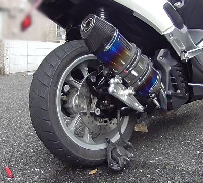 vlcsnap 2020 10 16 14h58m23s403 400x360 YAMAHA NMAX125　前後のブレーキパッド（ベスラ）オーガニックとフルード交換