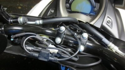 IMG 0955 400x225 NMAX125 グリップヒーター取り付け（ENDURANCE GRIP HEATER SP）エンデュランス