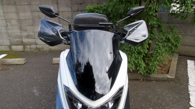 IMG 1145 400x225 YAMAHA NMAX125 ミドルスクリーン エンデュランス（ENDURANCE） 取り付け