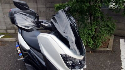 IMG 1148 400x225 YAMAHA NMAX125 ミドルスクリーン エンデュランス（ENDURANCE） 取り付け