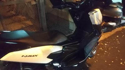 DSC 0526 400x225 事故ったNMAX125を修理のためバイク屋に入院