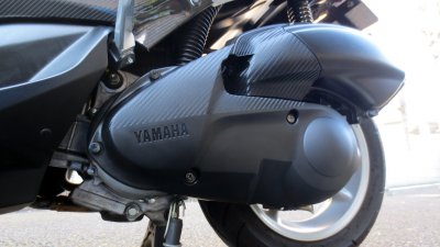 IMG 1371 400x225 YAMAHA NMAX125 クランクケースカバー（純正部品）交換