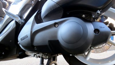 IMG 1377 400x225 YAMAHA NMAX125 クランクケースカバー（純正部品）交換