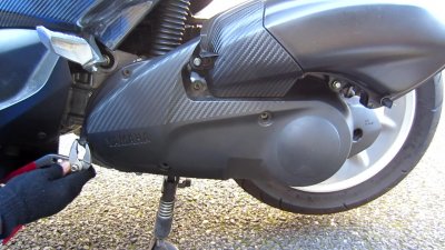 vlcsnap 2022 01 02 19h43m28s897 400x225 YAMAHA NMAX125 クランクケースカバー（純正部品）交換