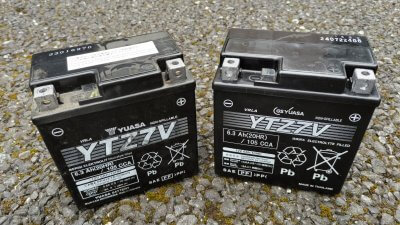 DSC 0435 400x225 NMAXのバッテリーを交換 GSユアサ(ジーエスユアサ)　型番：YTZ7V