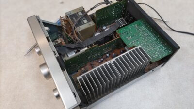 DSC 1151 400x225 オーディオアンプのインプットセレクターが故障したので自分で修理しました。