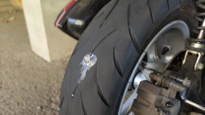DSC 2618 400x225 【YAMAHA NMAX125】リアタイヤがパンクしたので自分で修理しました。