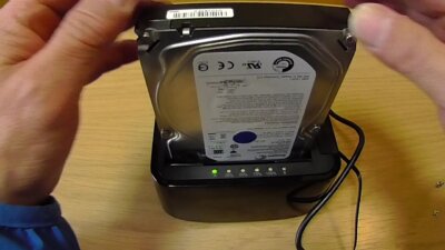 1121 02 400x225 【レビュー】玄人志向のHDDスタンドで古いPCのハードディスクを簡単再利用！