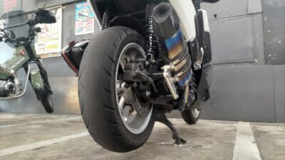 DSC 3363 01 400x225 スクーター（NMAX125改）リア（後）タイヤ交換　新旧共にIRC モビシティ（MOBICITY）SCT 001