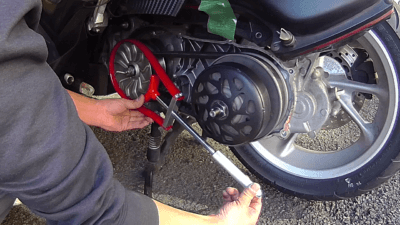 vlcsnap 2026 02 16 08h43m40s080 400x225 ユニバーサルプーリーホルダー（U字型）適応範囲 75～160(φmm) 工具レビュー　駆動系メンテの必需品｜ヒジリダ