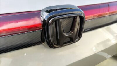 ヴェゼル(e:HEV Z)Amazonでブラックエンブレムを購入 開封・取付けレビュー【HONDA VEZEL VOL.92】 DSC 3582 01 400x225 ヴェゼル(e:HEV Z)Amazonでブラックエンブレムを購入 開封・取付けレビュー【HONDA VEZEL VOL.92】
